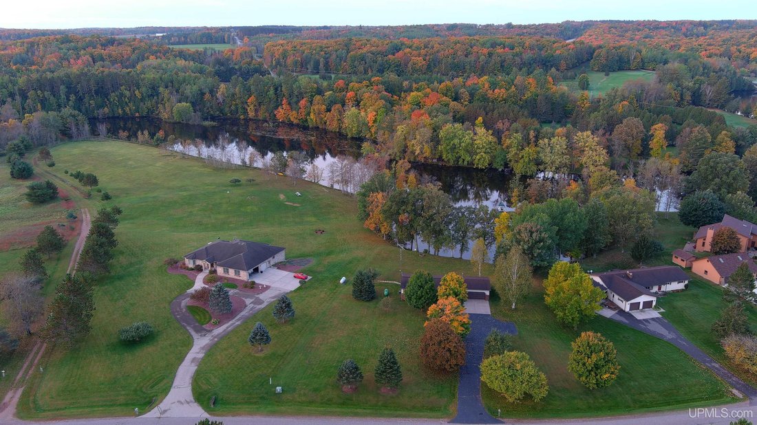 House in Norway, Michigan, United States 3 - 18309067