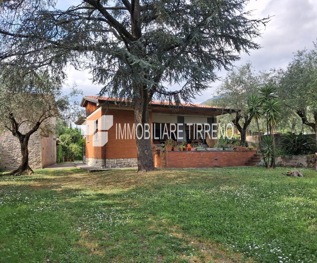 Villa in Center, Massa, Italy 2 - 18312961