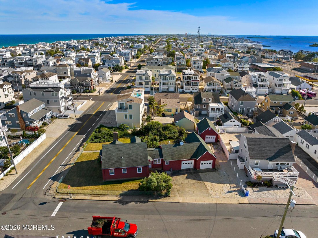 House in Ship Bottom, New Jersey, United States 5 - 18315767