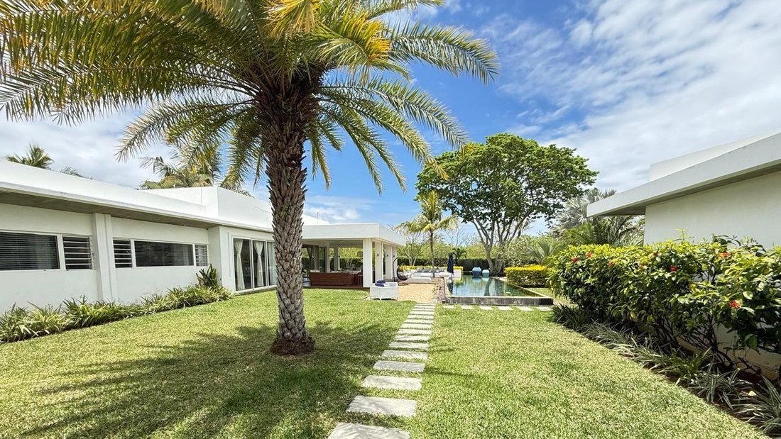 House in Grand Baie, Rivière du Rempart District, Mauritius 1 - 18310939