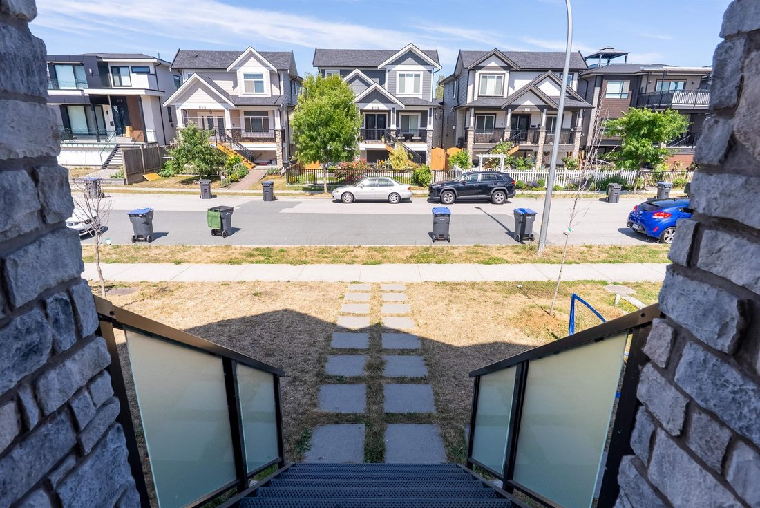 House in New Westminster, British Columbia, Canada 2 - 18315259