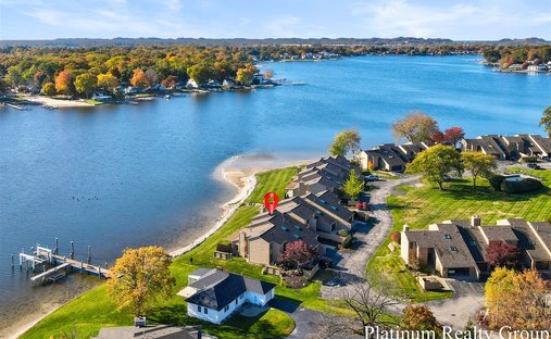 Condo in Fruitport Charter Township, Michigan, United States 1