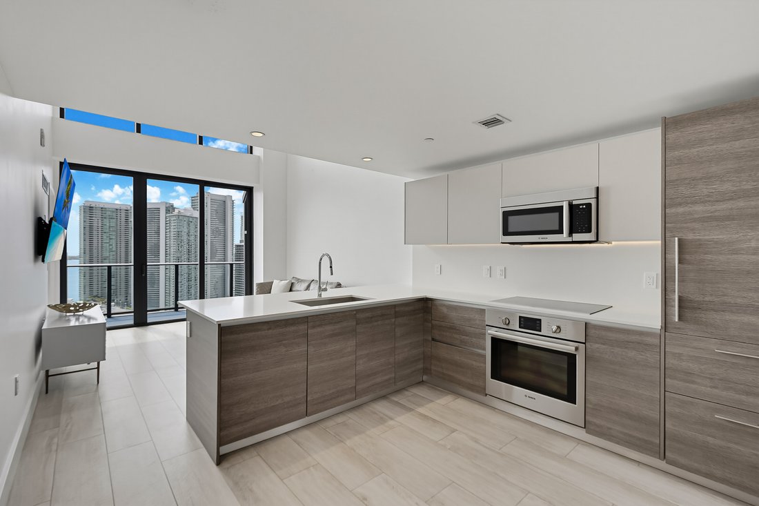 Condo in Miami, Florida, United States 5 - 18316452