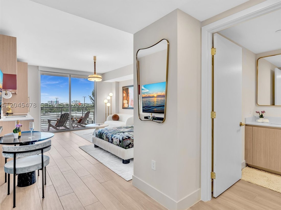 Condo in Miami, Florida, United States 3 - 18313096