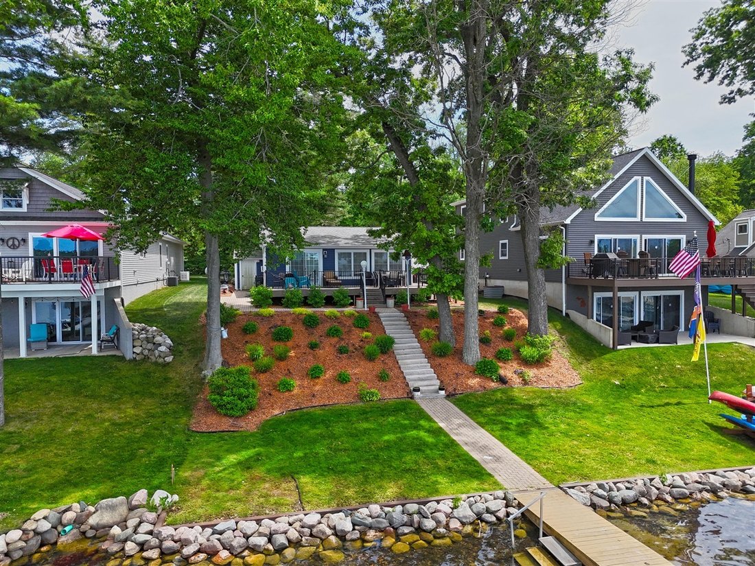 House in Dowagiac, Michigan, United States 1 - 18307889
