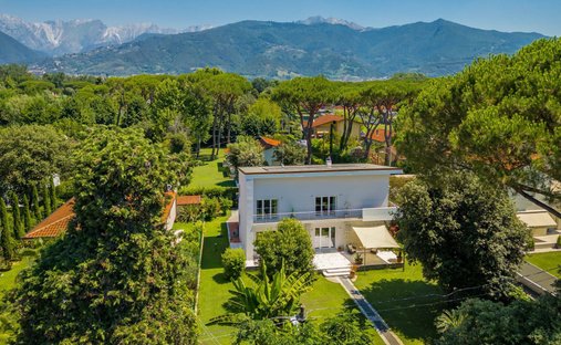 Villa in Ronchi, Massa, Italien 1