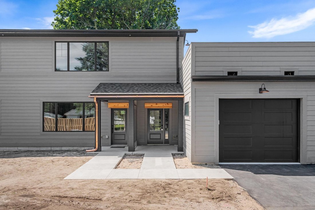 Condo in Charlevoix, Michigan, United States 4 - 18310215
