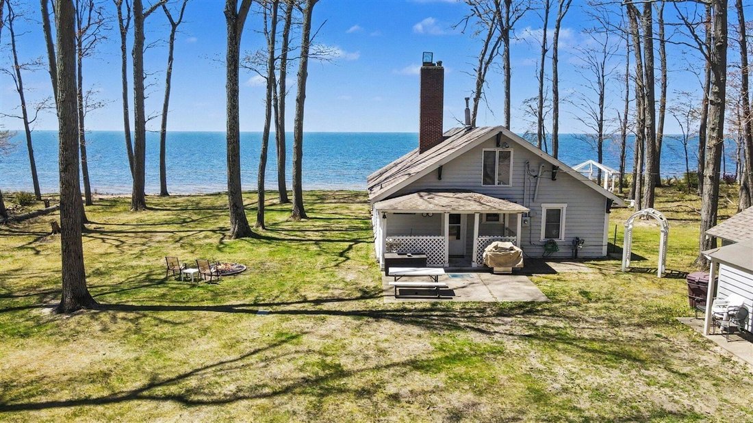 House in North Muskegon, Michigan, United States 1 - 18310037