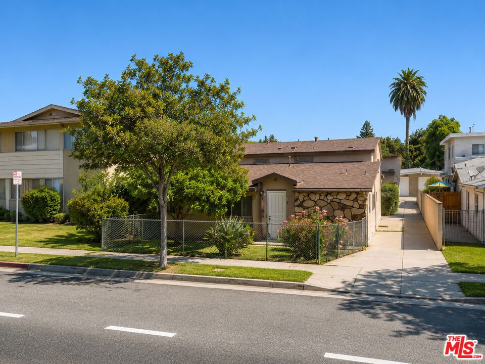 Los Angeles, California, United States 3 - 18312358