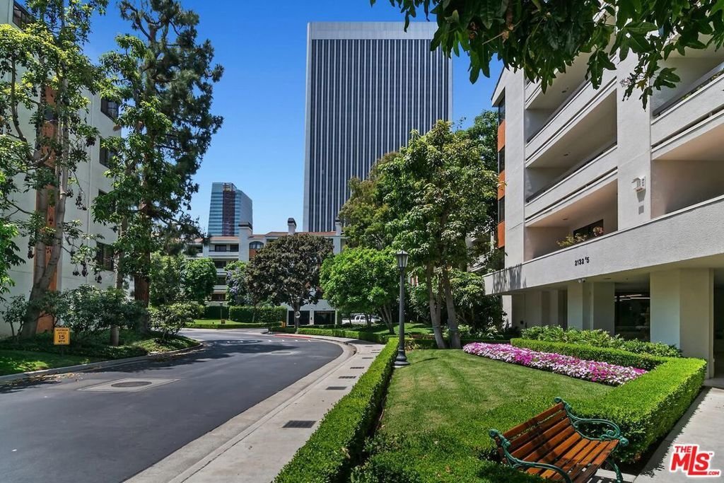 Condo in Los Angeles, California, United States 4 - 18312306