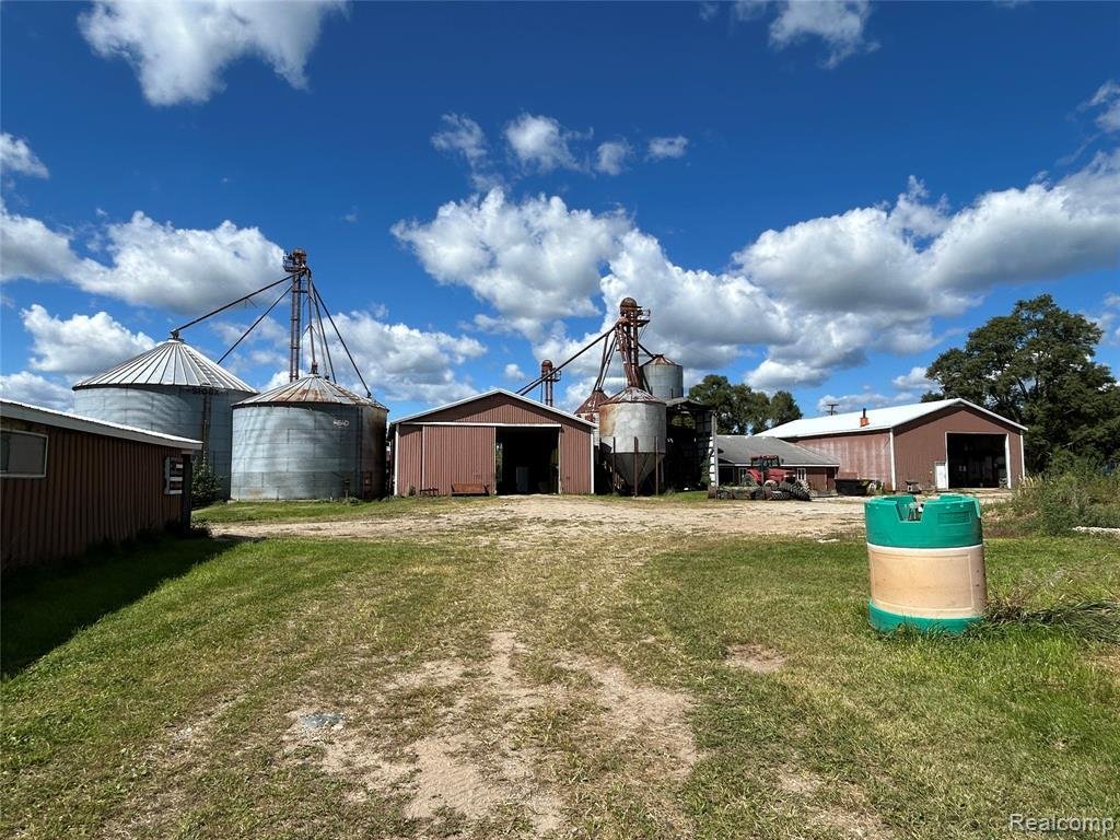 House in Almont, Michigan, United States 1 - 18309952