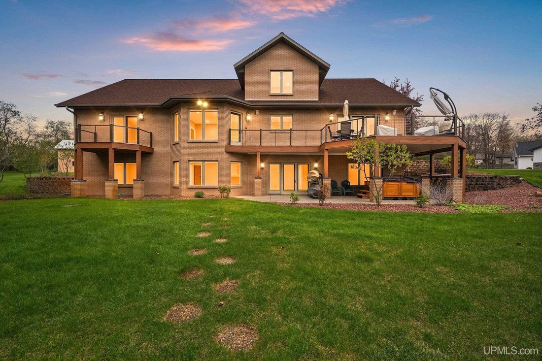 House in Iron Mountain, Michigan, United States 1 - 18308064