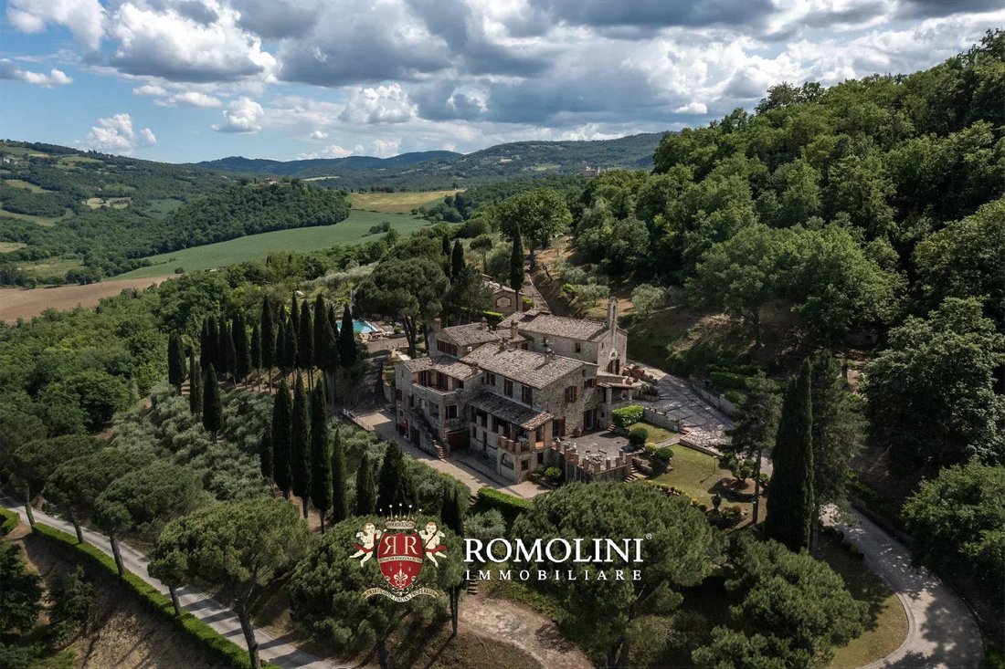 Estate in Todi, Umbria, Italy 3 - 18311665