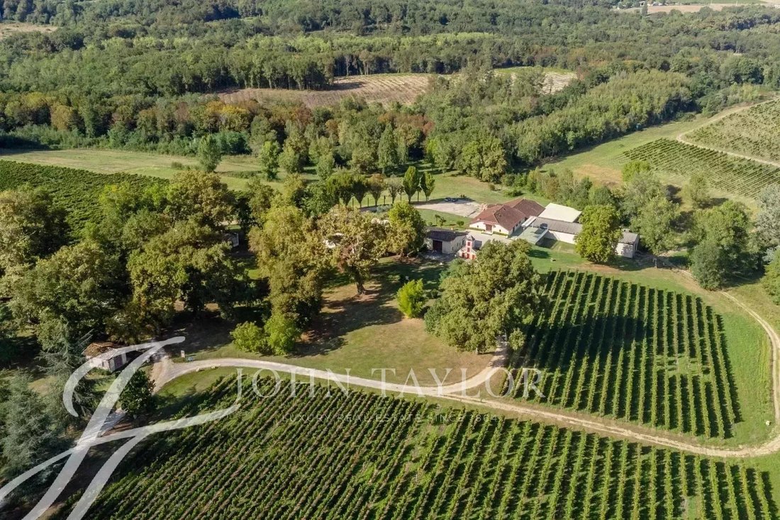 Estate in Sadirac, Nouvelle-Aquitaine, France 4 - 13521812
