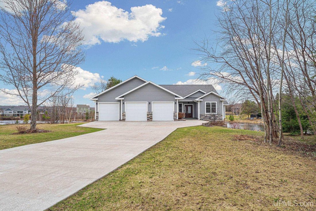 House in Houghton, Michigan, United States 1 - 18308744