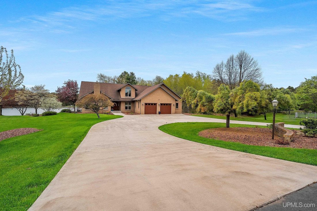 House in Iron Mountain, Michigan, United States 2 - 18308064