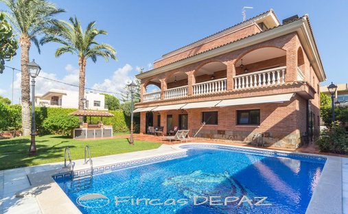 Chalet in Castelldefels, Catalonia, Spain 1