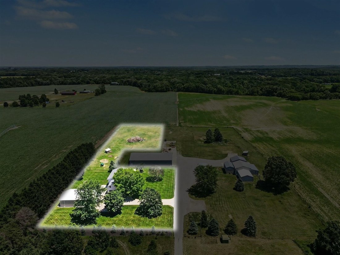 House in Hamilton, Michigan, United States 1 - 18310028