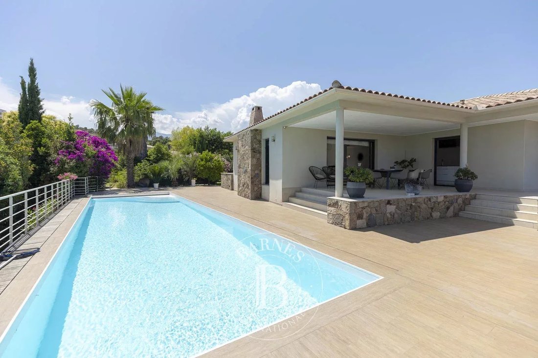 Villa en Sari-Solenzara, Córcega, Francia 2 - 18310690