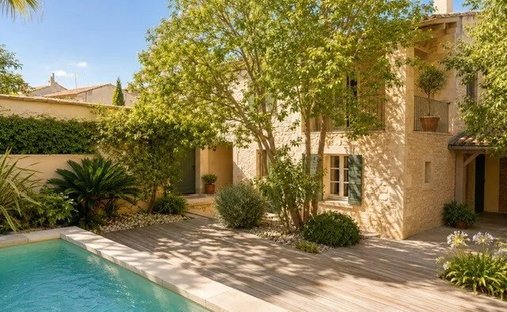 House in Saint-Rémy-de-Provence, Provence-Alpes-Côte d'Azur, France 1