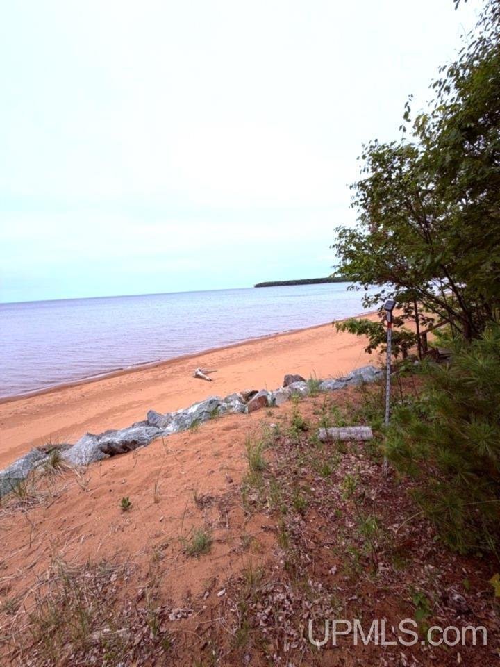 House in Marquette, Michigan, United States 2 - 18309014