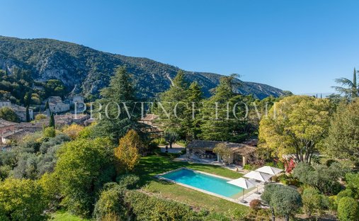 Domaine à Oppède, Provence-Alpes-Côte d'Azur, France 1