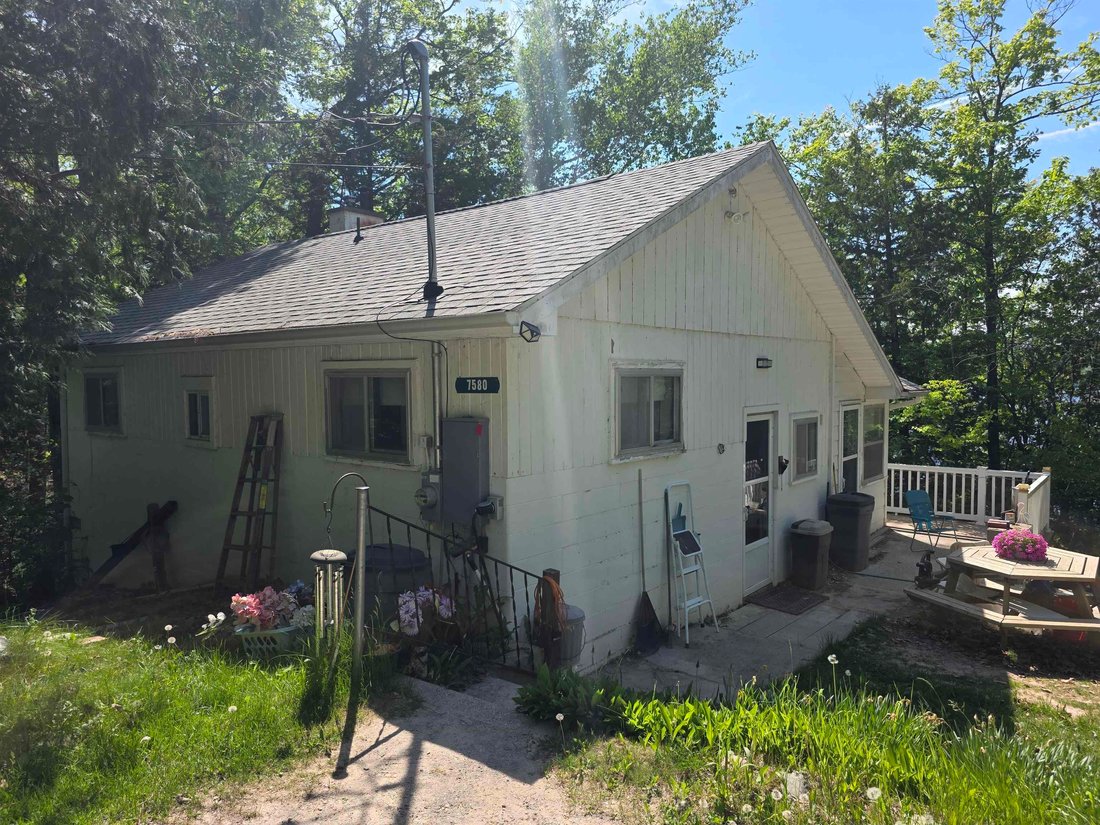 House in Hale, Michigan, United States 1 - 18308124