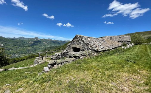 Villa in Saint-Jacques-des-Blats, Auvergne-Rhône-Alpes, France 1