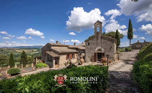Estate in Todi, Umbria, Italy 1