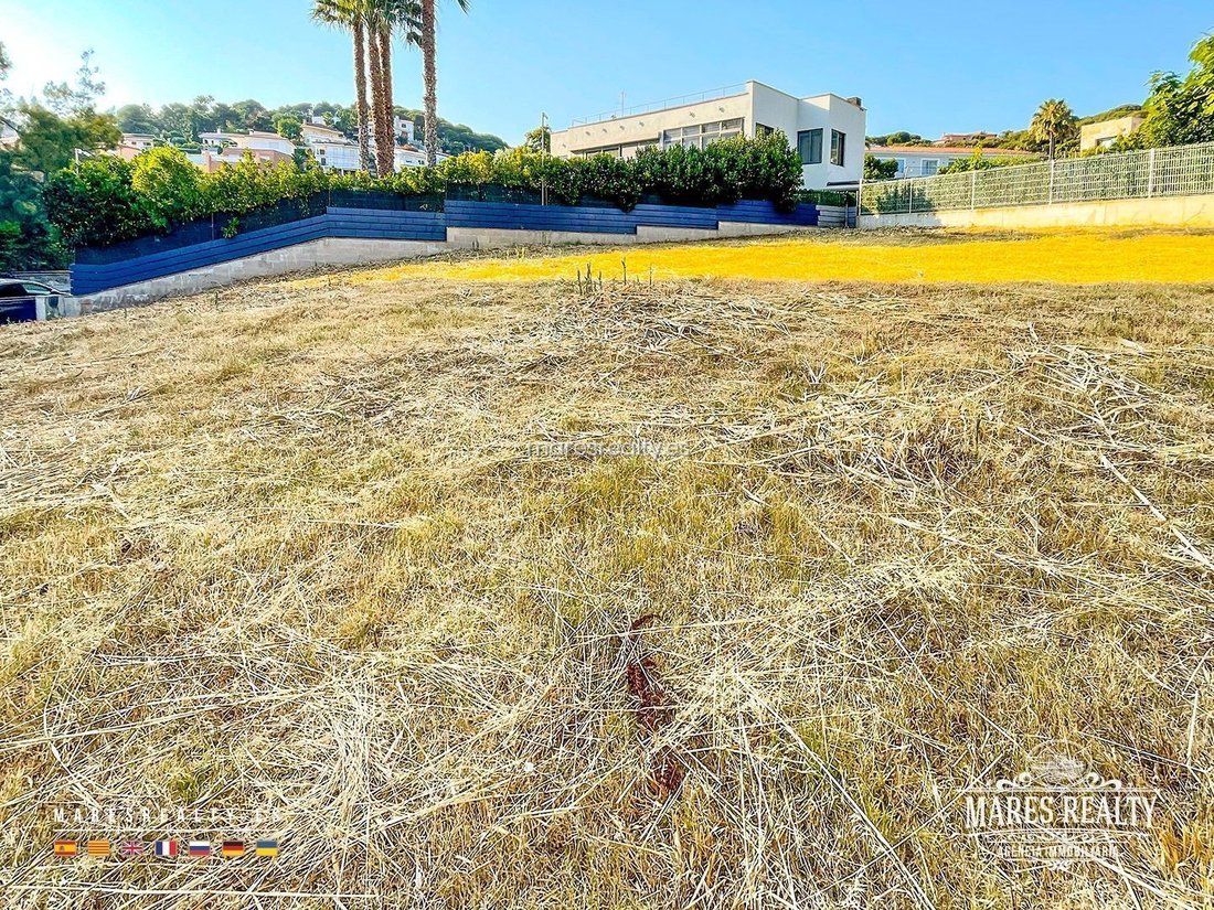 Land in Sant Pol de Mar, Catalonia, Spain 3 - 18311808