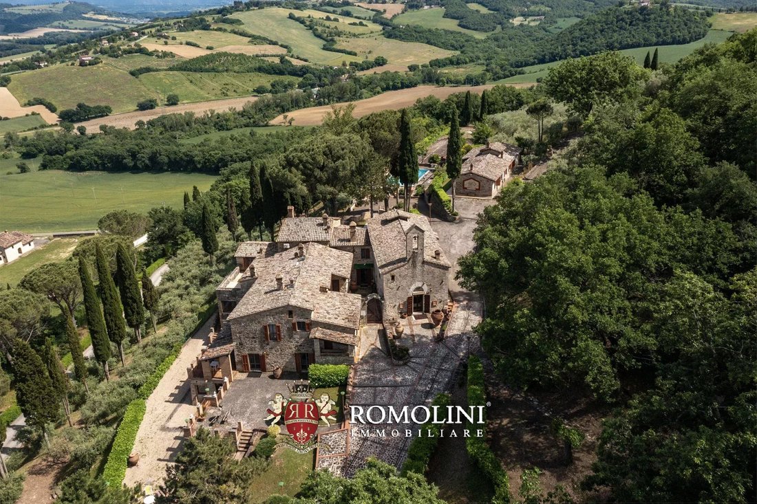 Estate in Todi, Umbria, Italy 5 - 18311665