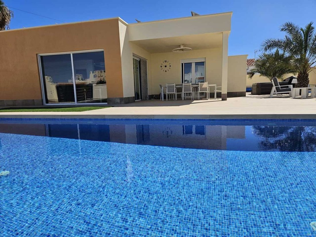 House in Torrevieja, Valencian Community, Spain 2 - 18310755