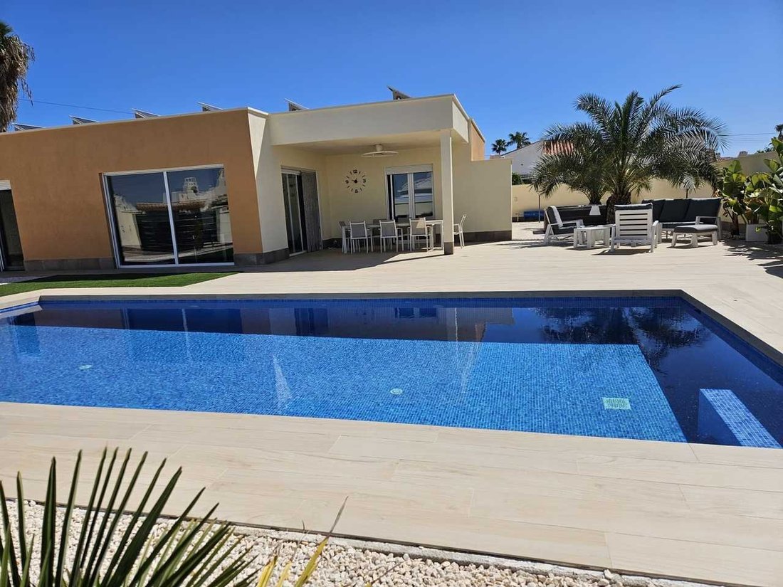 House in Torrevieja, Valencian Community, Spain 1 - 18310755