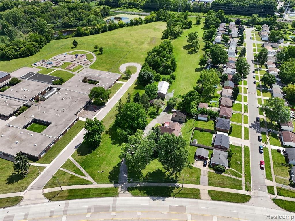 House in Pontiac, Michigan, United States 2 - 18310001