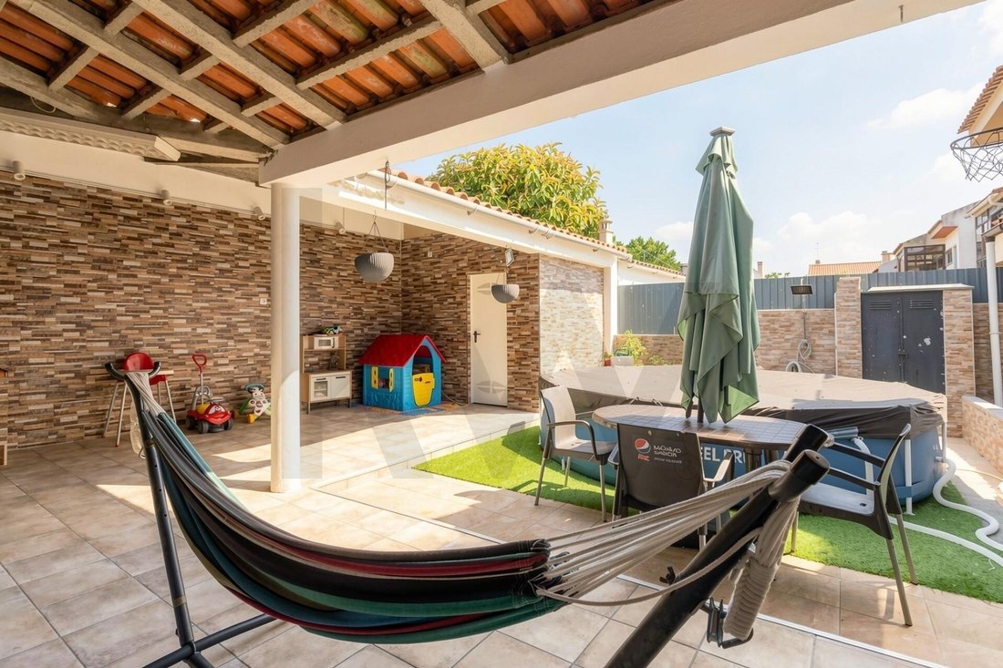 Townhouse in Algueirao-Mem Martins, Lisbon, Portugal 1 - 18315907