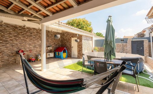 Townhouse in Algueirao-Mem Martins, Lisbon, Portugal 1