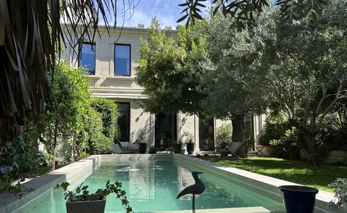 House in Avignon, Provence-Alpes-Côte d'Azur, France 1