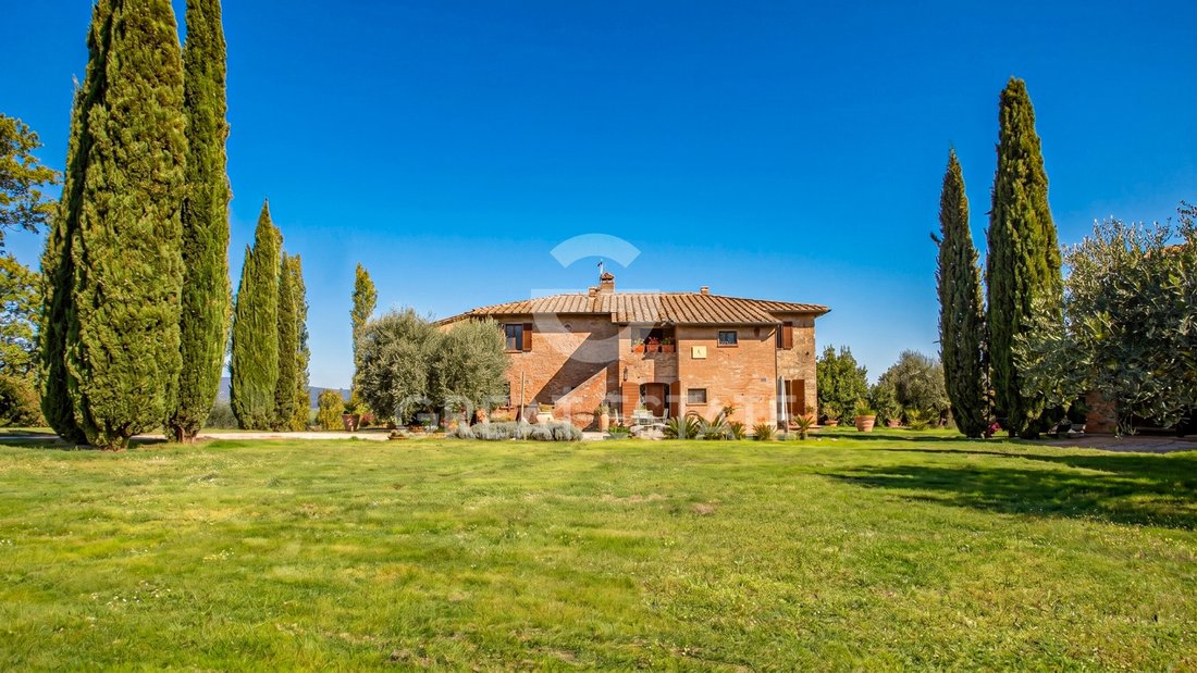Estate in Chiusi, Tuscany, Italy 4 - 17533695