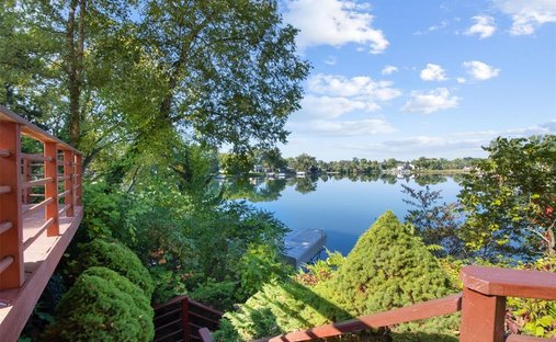 House in Lake Angelus, Michigan, United States 1