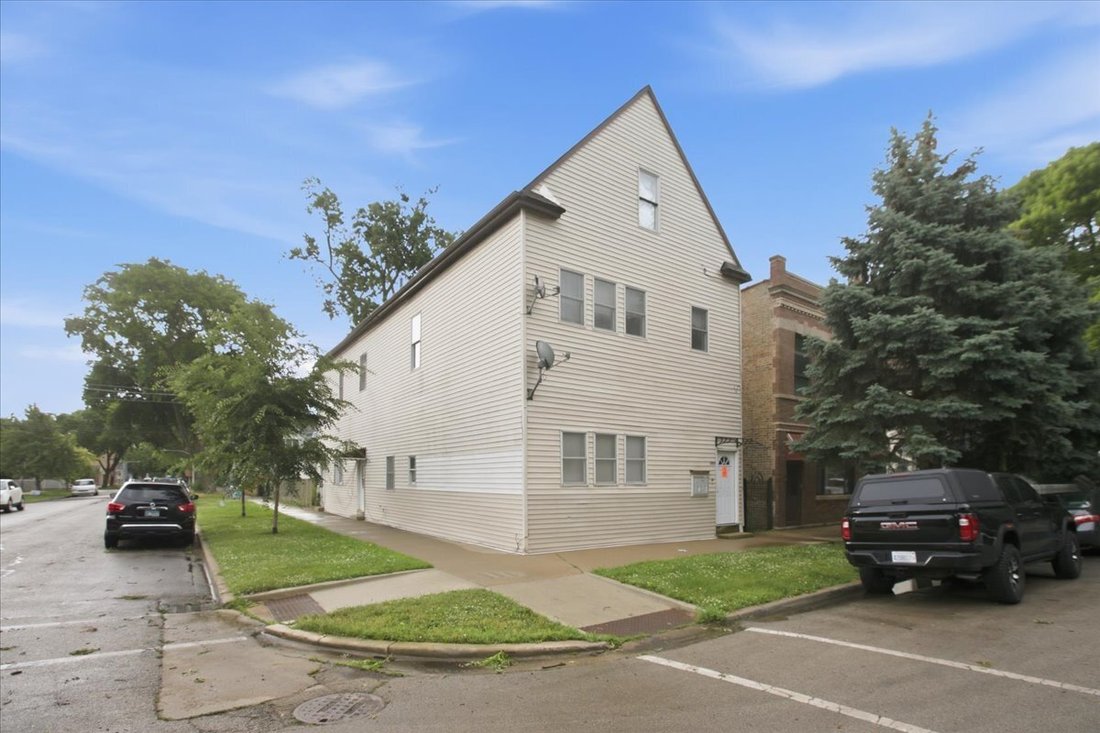 Chicago, Illinois, United States 2 - 18313733