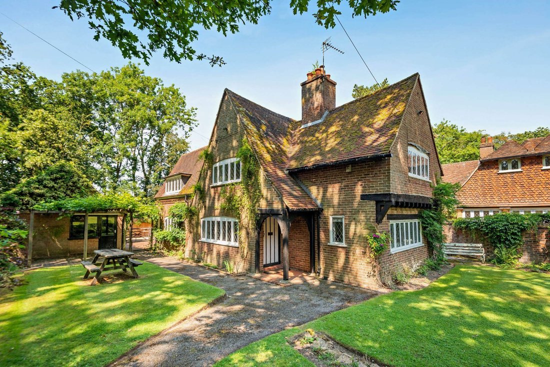 House in Whitmoor, Worplesdon, England 1 - 18310280