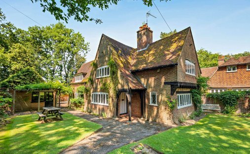 House in Whitmoor, Worplesdon, England 1