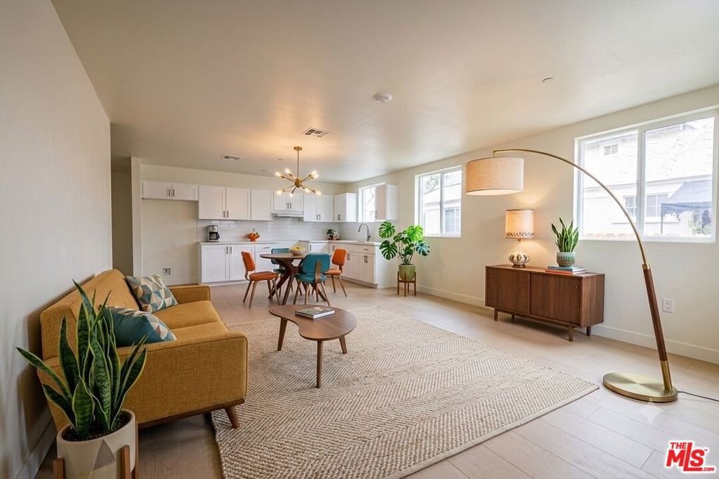 Los Angeles, California, United States 5 - 18312363