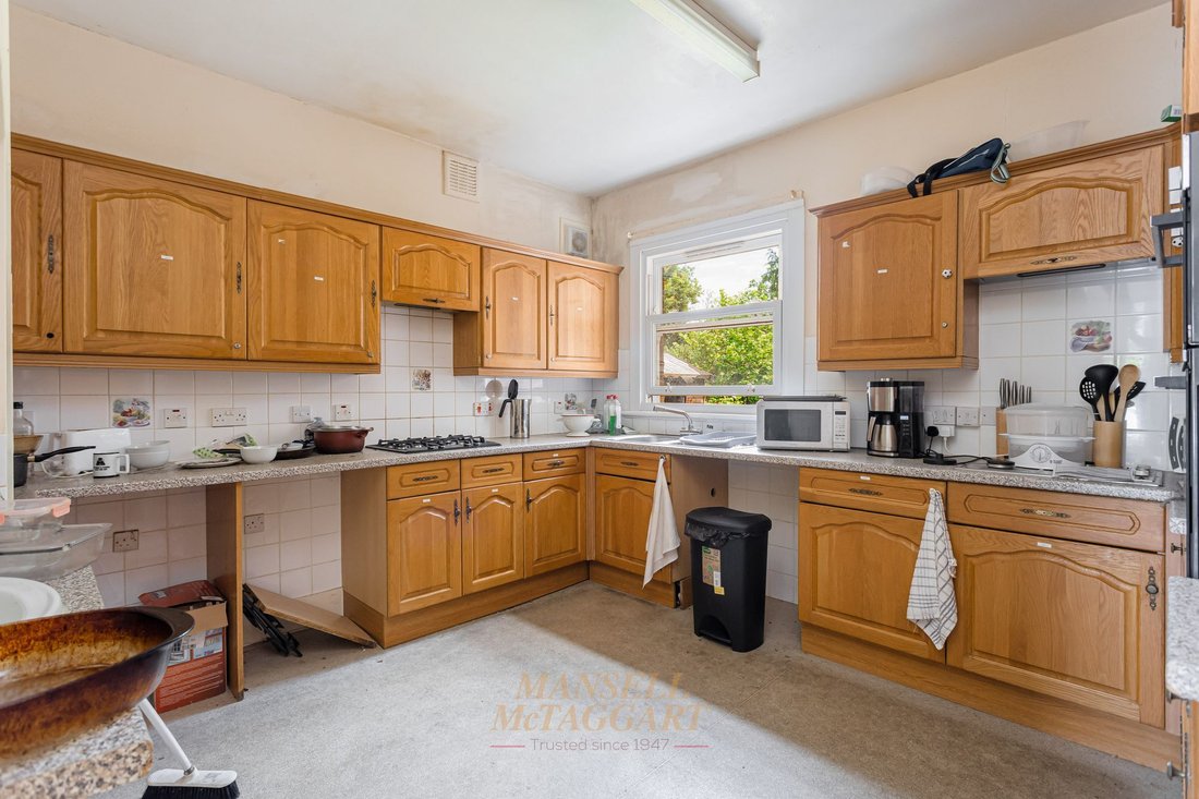 House in Horley, England 4 - 18310236