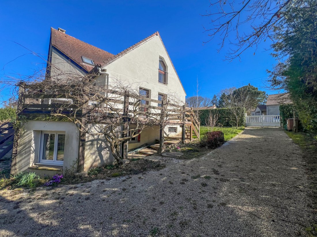 House in Le Mesnil-Saint-Denis, Ile-de-France, France 1 - 18312506