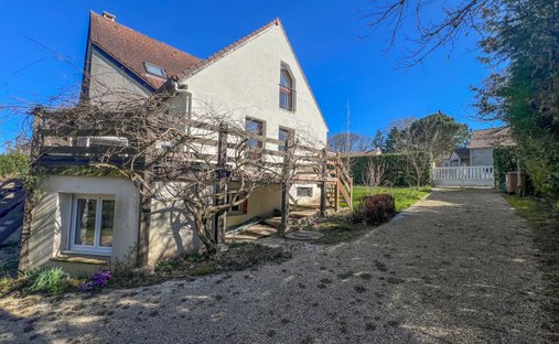 House in Le Mesnil-Saint-Denis, Ile-de-France, France 1