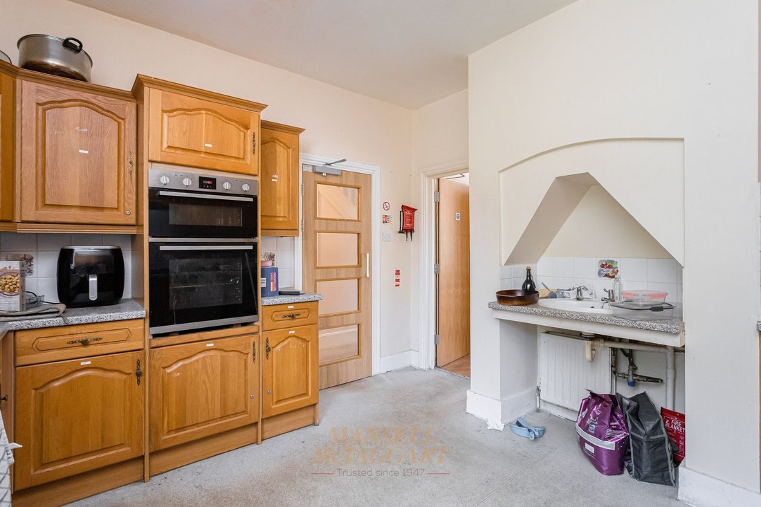 House in Horley, England 5 - 18310236