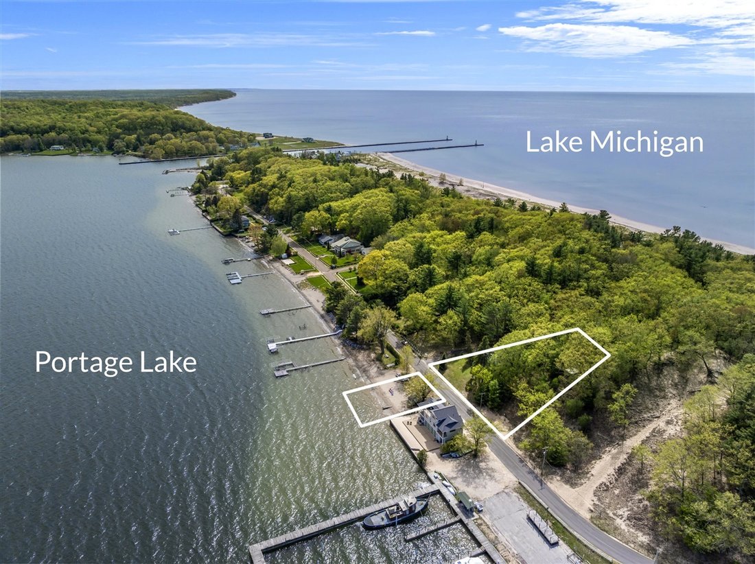 House in Onekama, Michigan, United States 1 - 18308330
