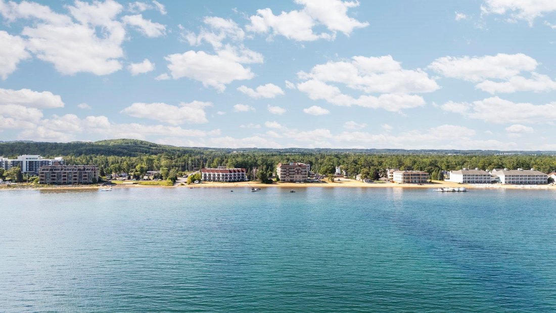 Condo in Traverse City, Michigan, United States 2 - 18309007