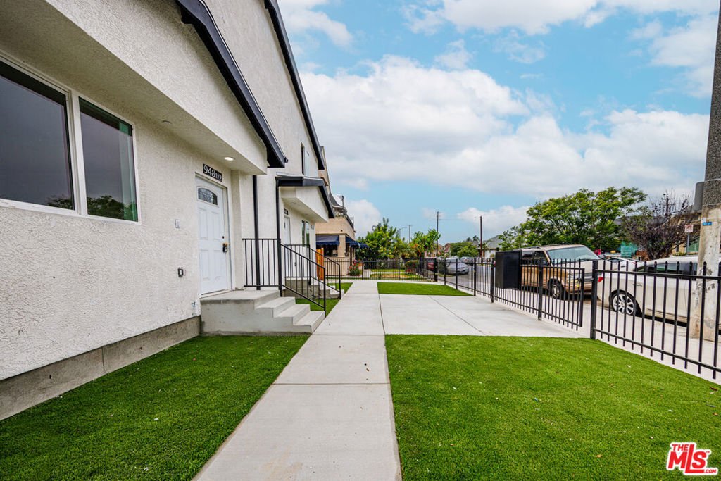 Los Angeles, California, United States 4 - 18312363